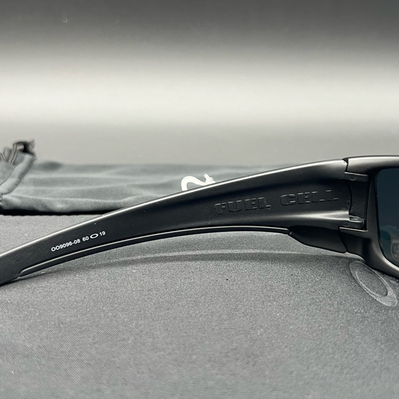 Oakley Polarized Fuel Cells | Black Frame with Red Lens - Picture 5 of 6